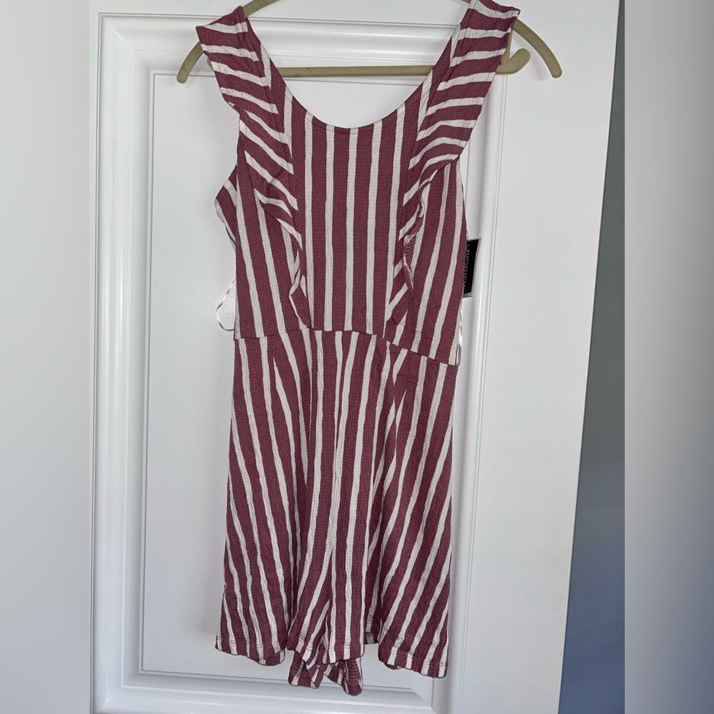 Adorable pink and white romper never worn tags attached